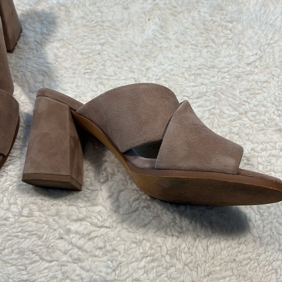 Vince Camuto slides - Picture 2 of 4